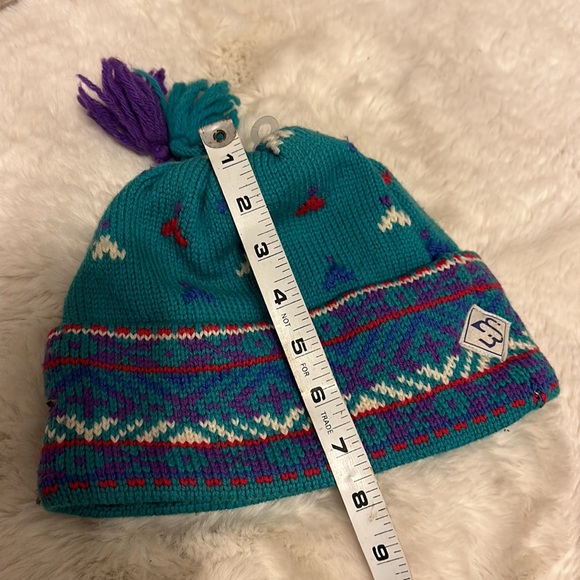 Vintage looking Merkley headgear wool toque - Picture 8 of 9